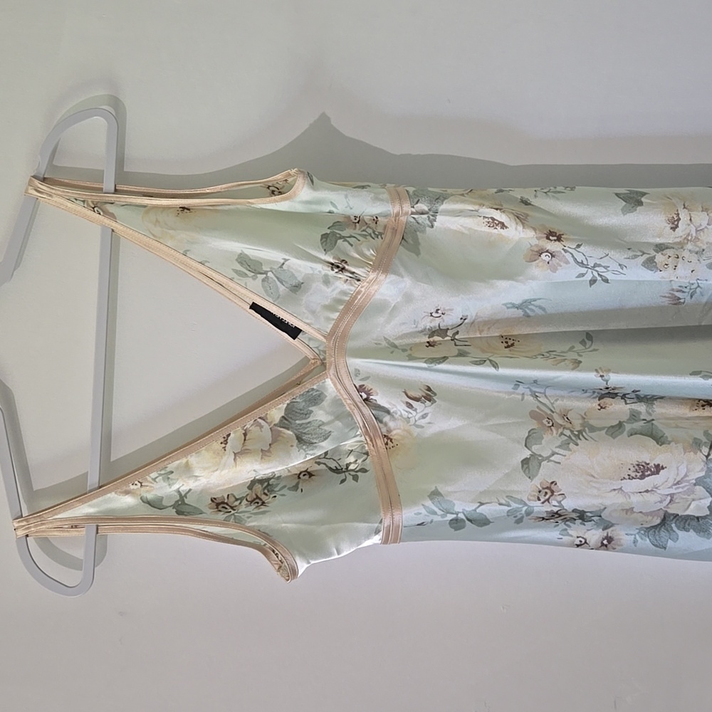 Jones New York Beautiful Floral slip dress